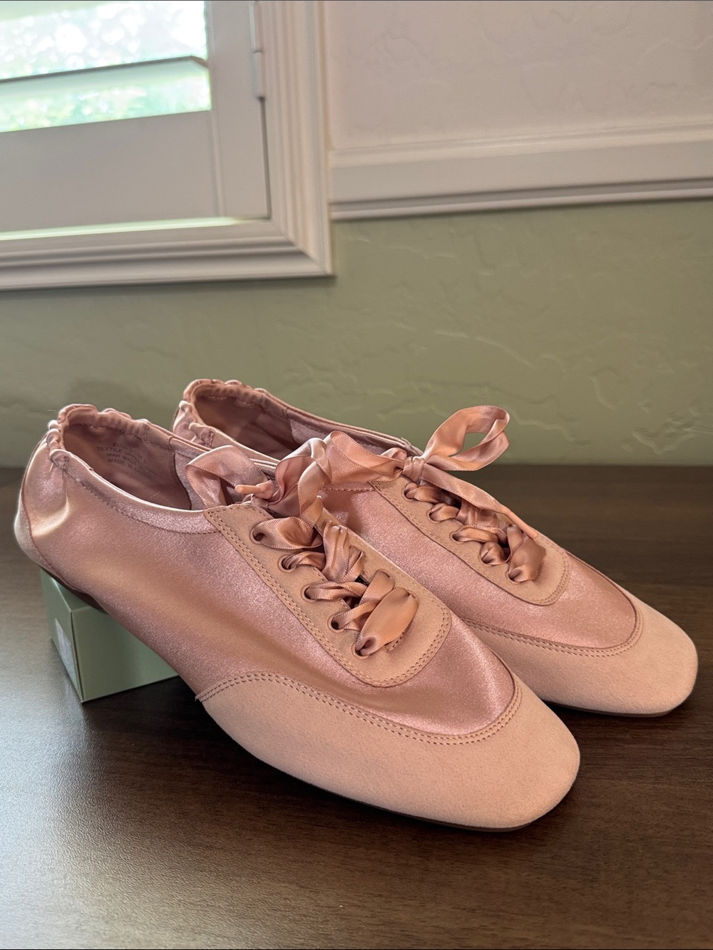 Vivaia Sz. 39.5 Square-Toe Lace-Up Satin Sneakerina (Cristina)